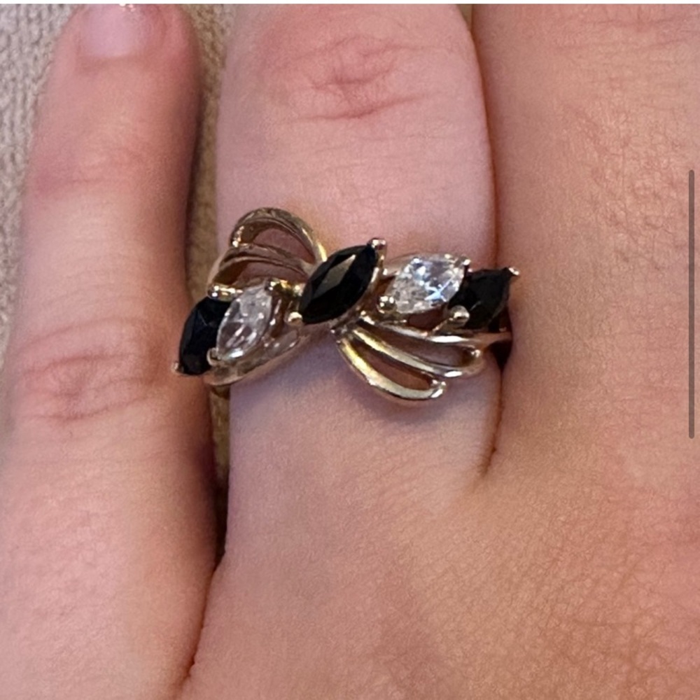 10k Gold Ring - Picture 6 of 6